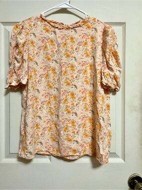 Loft Tops- Floral Puff-Sleeve Women's Top in Peach